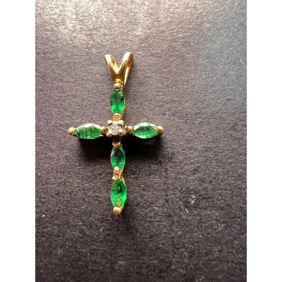 14k gold emerald diamond cross pendant - Picture 3 of 11